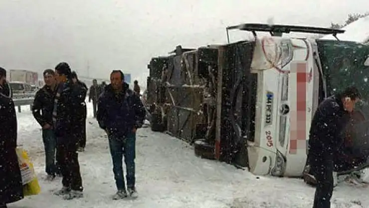 Ankara'da yolcu otobüsü devrildi: 25 yaralı
