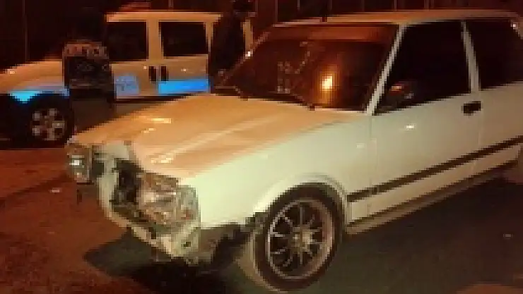 Park halindeyken hareket etti, seyir halindeki otomobile çarptı