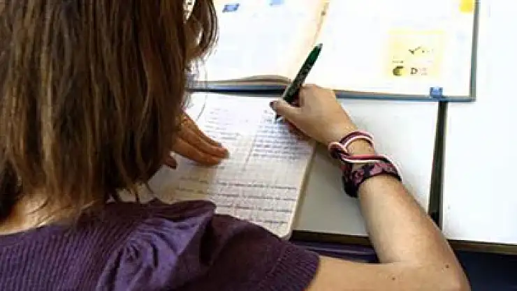 Öğrencilere ev ödevi verenlere soruşturma