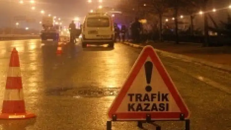 Servis otobüsü, çarptığı yaşlı adamı metrelerce sürükledi