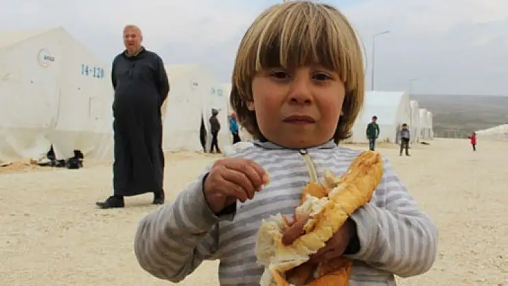 Bayır-Bucak'tan gelen Türkmenler kampa yerleştirildi