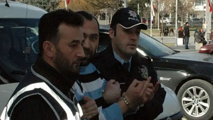 Husumeti olan şahsı döverek öldürdü!