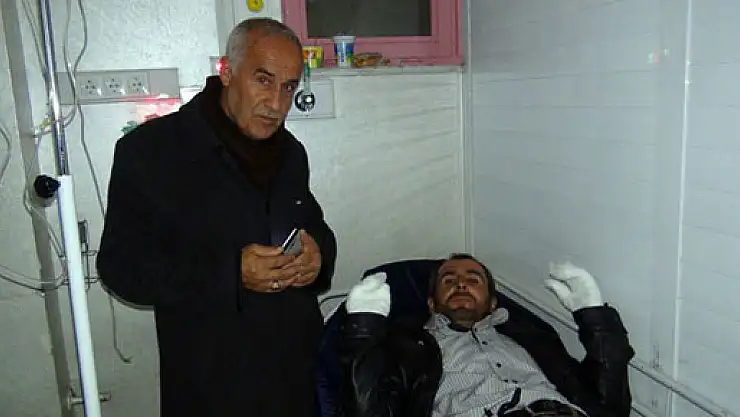 Babasını kurtarmak için ellerini feda etti