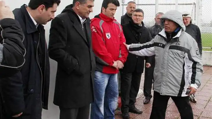 Takımı bırakıp cenazeye gidemedi