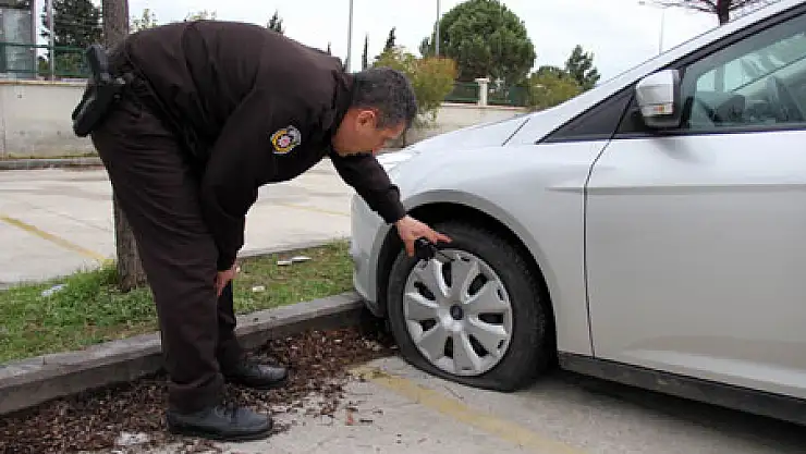 Lastik Magandaları Hastane Otoparkında Yine Lastikleri Kestiler