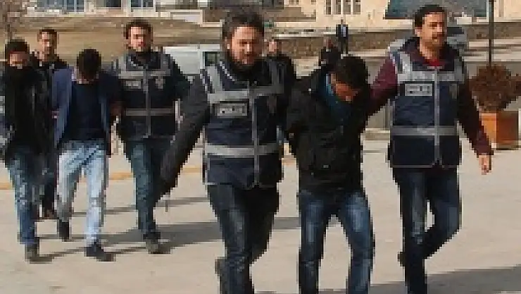 Polisin dikkati öğretmenin 250 bin lirasını kurtardı