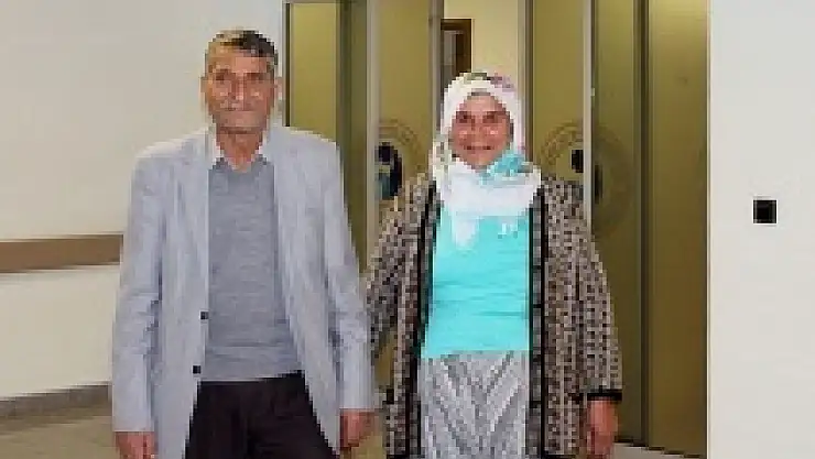 Fedakar eş, 42 yıllık hayat arkadaşına böbreğini bağışladı