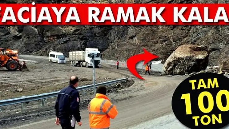 Trabzon-Gümüşhane Karayolu'na dev kaya düştü