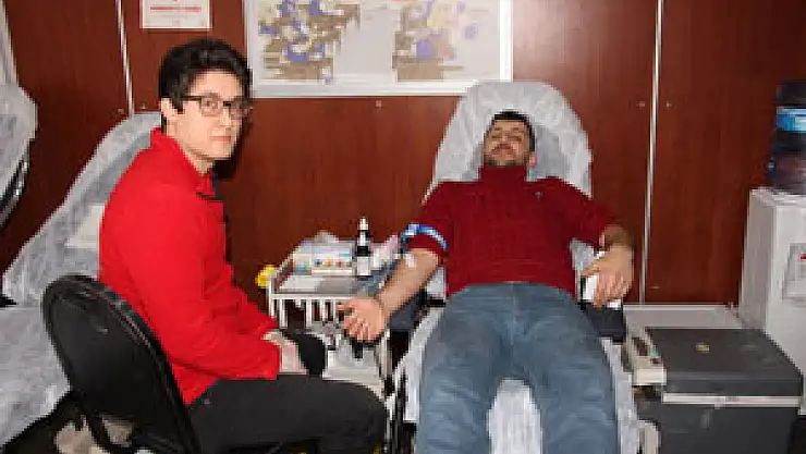 SEMERKAND'DAN TÜRK KIZILAYI'NA KAN BAĞIŞI