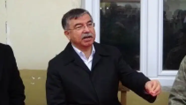Bakan Yılmaz, sınırın sıfır noktasında incelemelerde bulundu