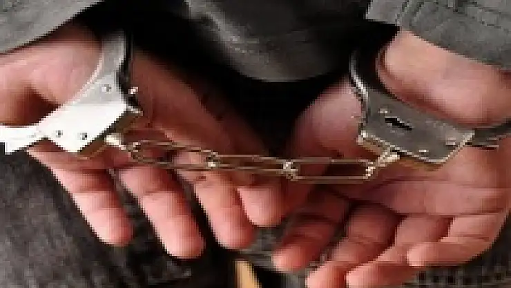 Çanakkale'de göçmen kaçakçısı 3 kişi tutuklandı