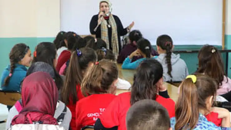 SAMSUNLU ÖĞRENCİLERE 'MADDE BAĞIMLILIĞI VE ERGEN PSİKOLOJİSİ' SEMİNERİ