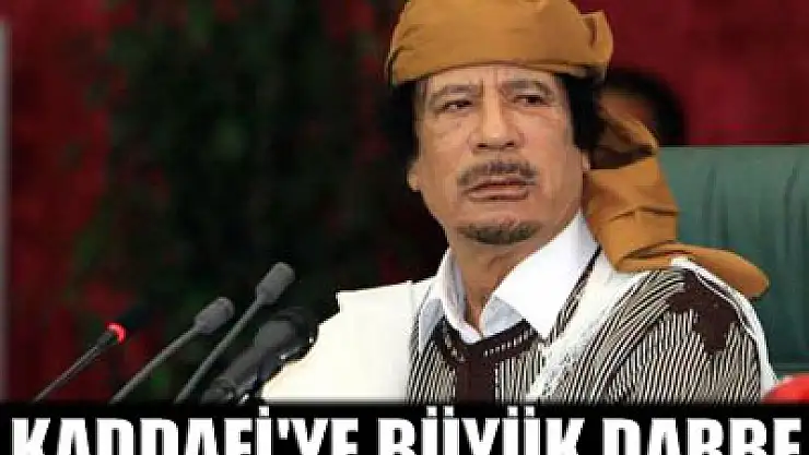 Kaddafi'ye büyük darbe