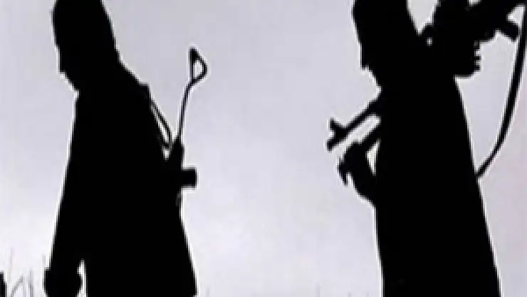 Örgütteki oğlunu getirerek jandarmaya teslim etti