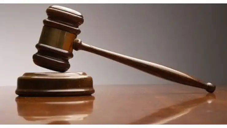 Eski bakana hakarete hapis cezası