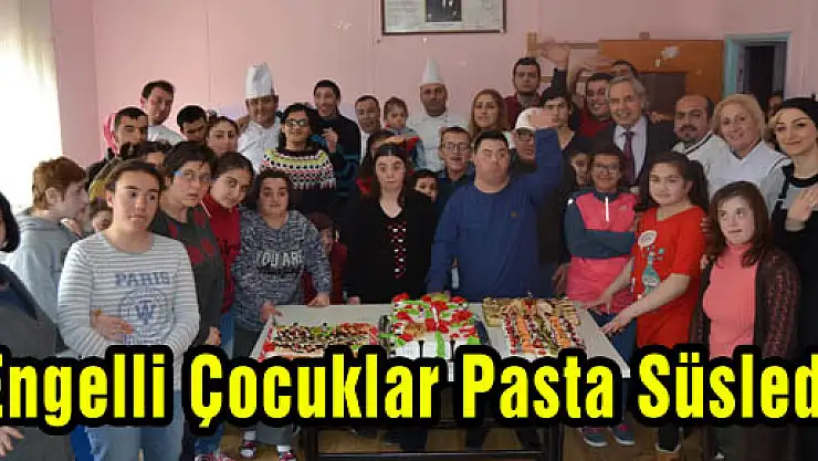 Engelli Çocuklar Pasta Süsledi