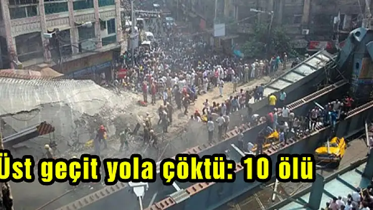 Üst geçit yola çöktü: 10 ölü