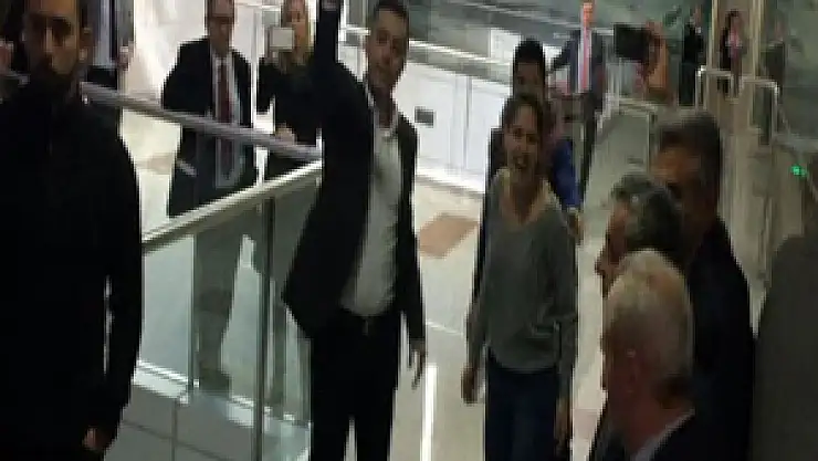 Can Dündar davasında bayan muhabire darp