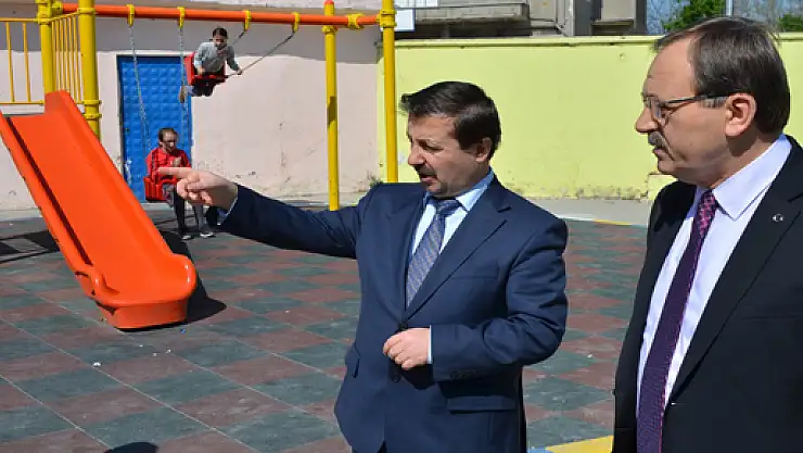 Belediyeden Okula Oyun Parkı