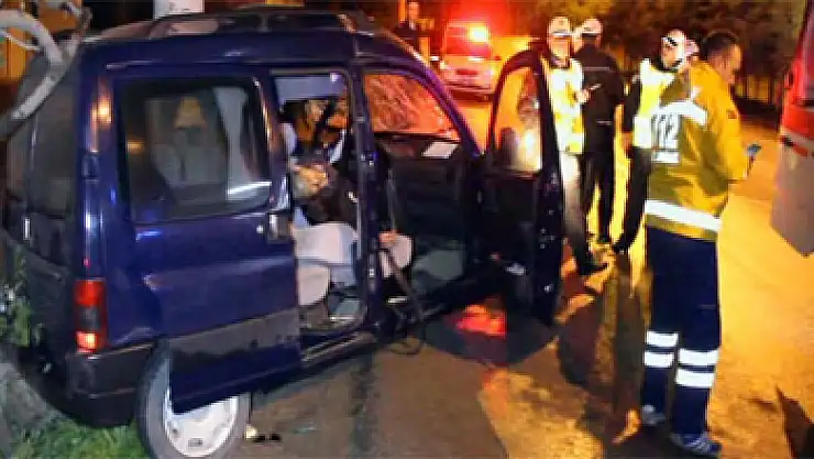 Otomobil beton direğe çarptı: 1 ölü
