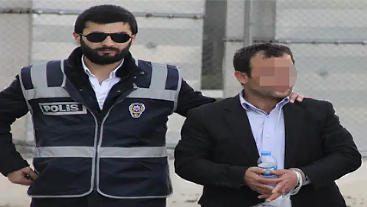 Polisin Tuvalette Unuttuğu Silahı Alana Adli Kontrol