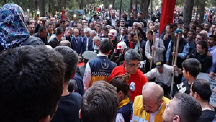 CHP milletvekiline şehit cenazesinde yumruk