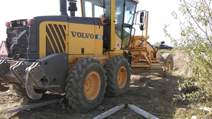 Mahalle Sakinleri Belediye İş Makinelerine Engel Oldu