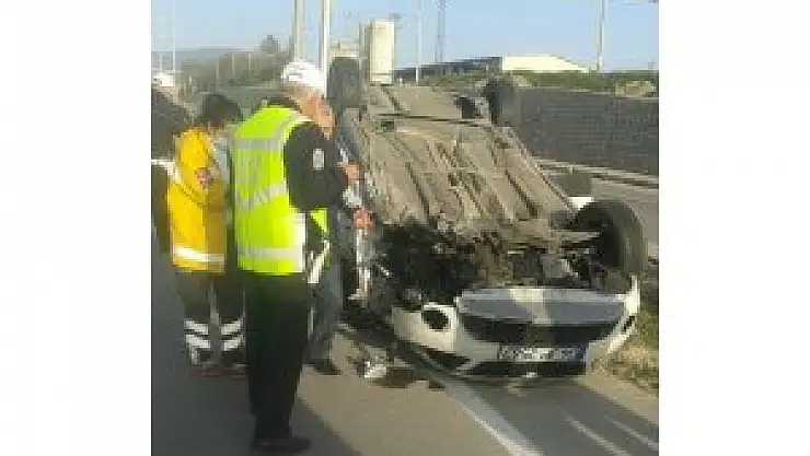 OTOMOBİL TAKLA ATTI: 3 YARALI