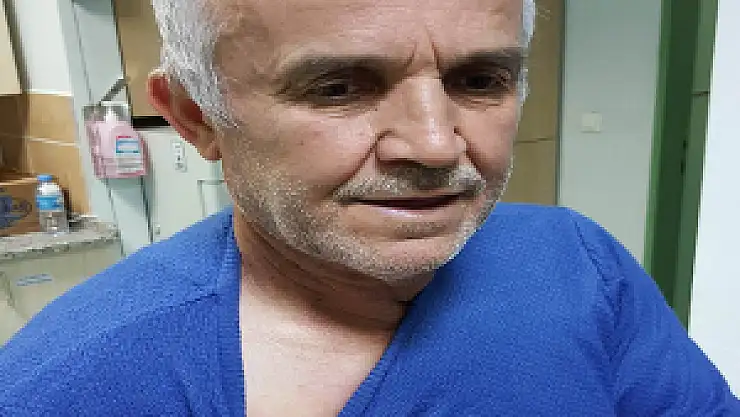 VÜCUDUNA TUTUNAN KENEYİ ÇIKARIP HASTANEYE BAŞVURDU