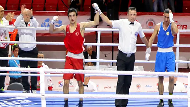 MİLLİ BOKSÖR VOLKAN GÖKÇEK ÇEYREK FİNALDE