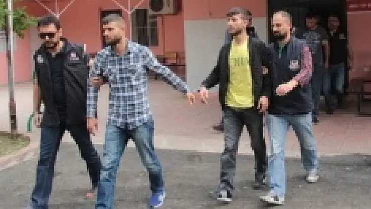 Yol kesip haraç alan PKK'lılar yakalandı