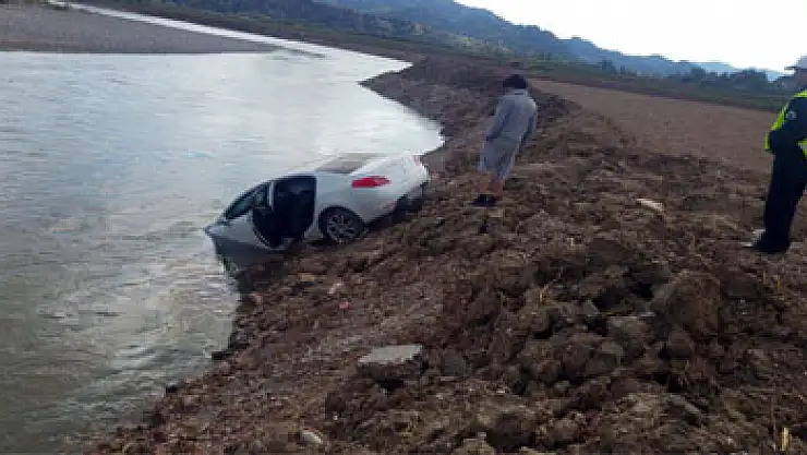  OTOMOBİL KIZILIRMAK NEHRİNE UÇTU