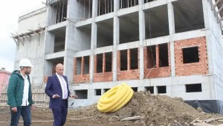 TEKKEKÖY'DE BİR YILDA ÜÇ OKUL YÜKSELİYOR