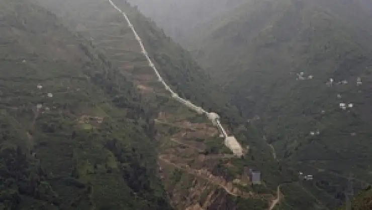 Teröristler hidroelektrik santralinin borularını patlattı