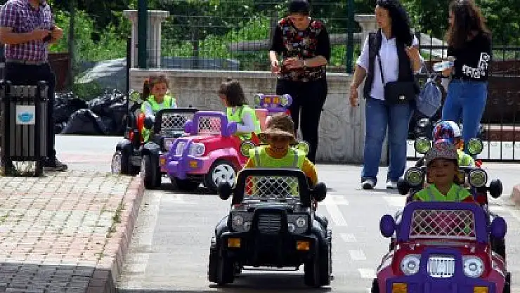 MİNİKLER TRAFİK EĞİTİMİ ALDI