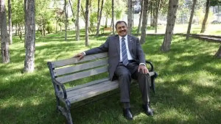  BAKAN EROĞLU: 'ORMANLARIMIZDA KADASTRO ÇALIŞMALARINI TAMAMLIYORUZ'