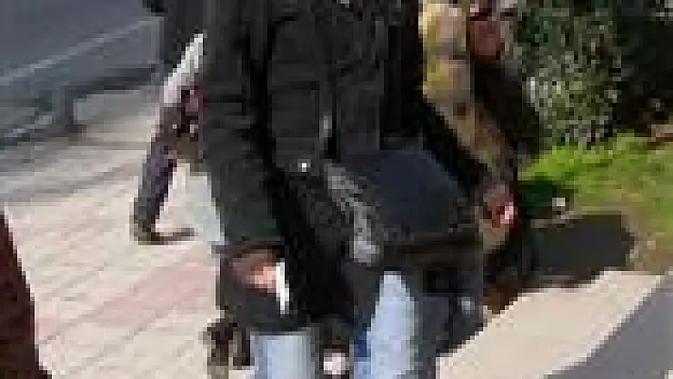 Kuyumcudan altın çalan kızların kimlikleri tespit edildi