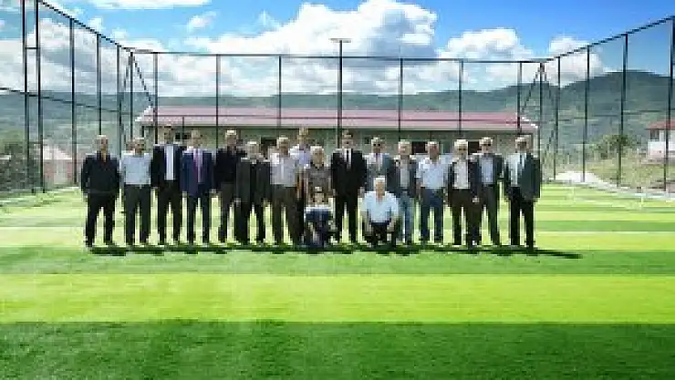 TEPECİK HALI SAHAYA KAVUŞUYOR