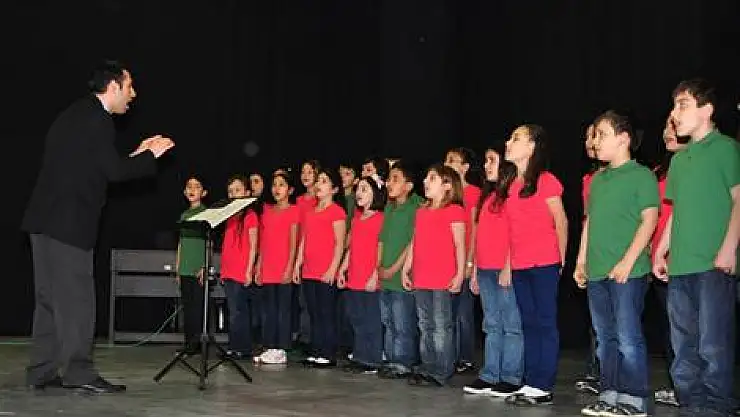 OMÜ Çocuk korosu ilk konserini verdi
