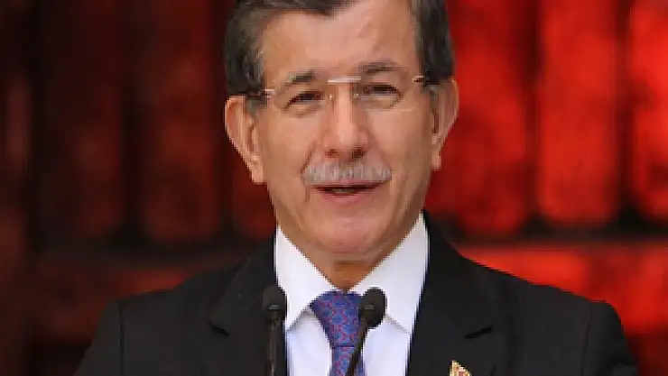 Davutoğlu'ndan Binali Yıldırım'a tebrik