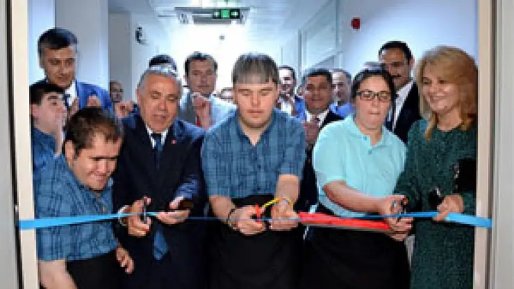 Down Sendromluların Eğitileceği 'Can Suyu Kafe' Açıldı