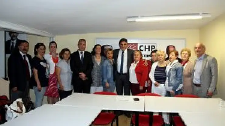 CHP'Lİ KADINLARDAN 'BOŞANMA KOMİSYONU' RAPORU TEPKİSİ