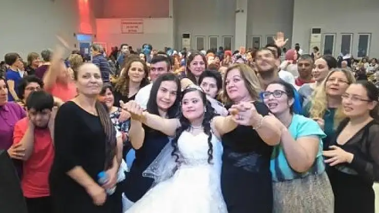 Down sendromlu Yasemin'in düğün hayali gerçek oldu