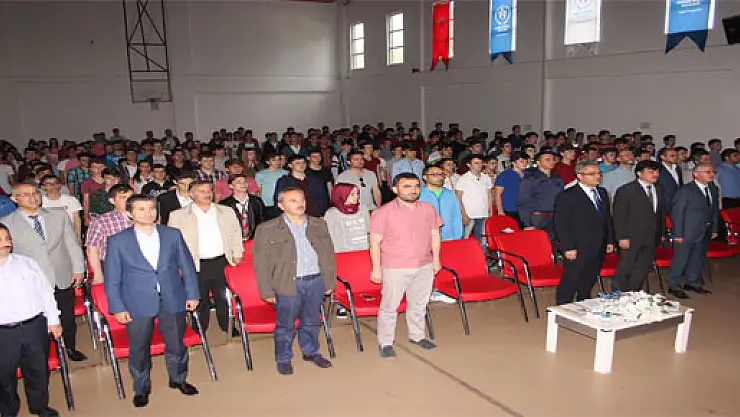 NECİP FAZIL KISAKÜREK ŞİİRLERLE ANILDI 