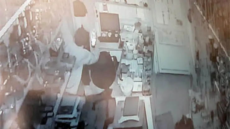 5 bin liralık tesbihi böyle çaldı