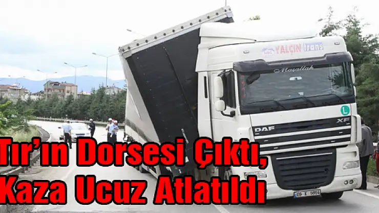 Tır'ın Dorsesi Çıktı, Kaza Ucuz Atlatıldı