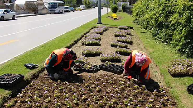 Refüjlere Çiçek Diken Kadınların Oruç Ve Sıcakla Sınavı 