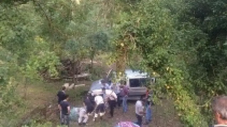 Araç uçuruma yuvarlandı: 1 ölü, 2 yaralı