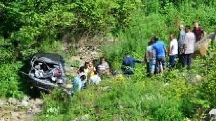 Otomobil dereye uçtu: 1'i çocuk, 4 yaralı