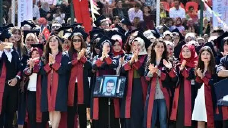 EĞİTİMİN YENİ NEFERLERİ MEZUN OLDU